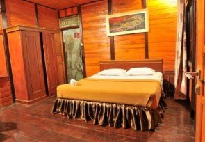 Bungalow_inside_double_web_1.jpg