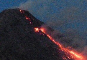 Karangetan_eruption.jpg