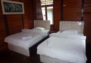 Deluxe_bungalow_twin_bed.jpg
