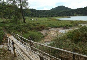 Lake_linow_bridge.jpg