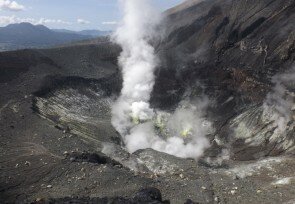 Lokon_smoke.jpg